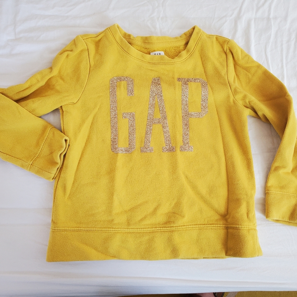 Gap kids golden yellow crewneck sweatshirt with gold glitter Gap logo szS 6-7